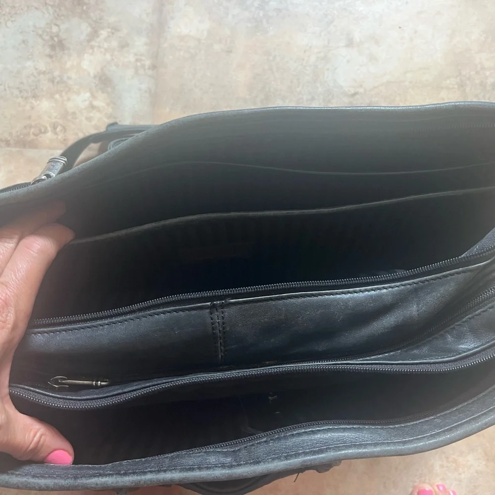Tumi zipper pockets